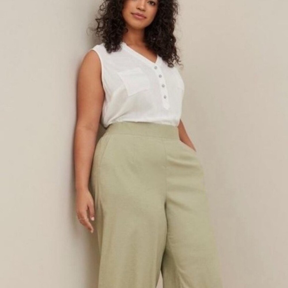 Torrid HARPER RAYON SLUB PULLOVER SLEEVELESS TOP White 00